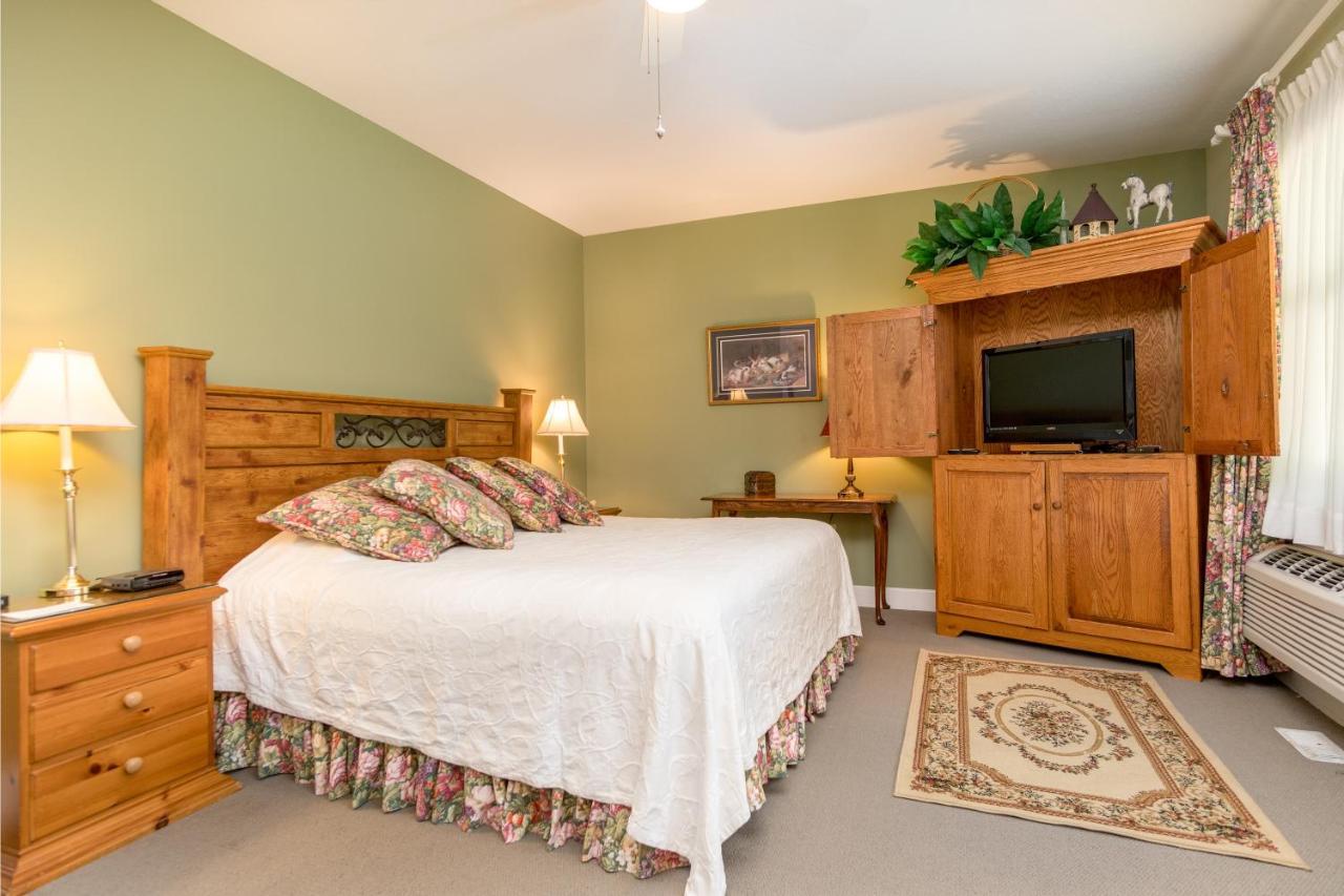 Highland Lake Inn&Resort - Flat Rock Eksteriør bilde