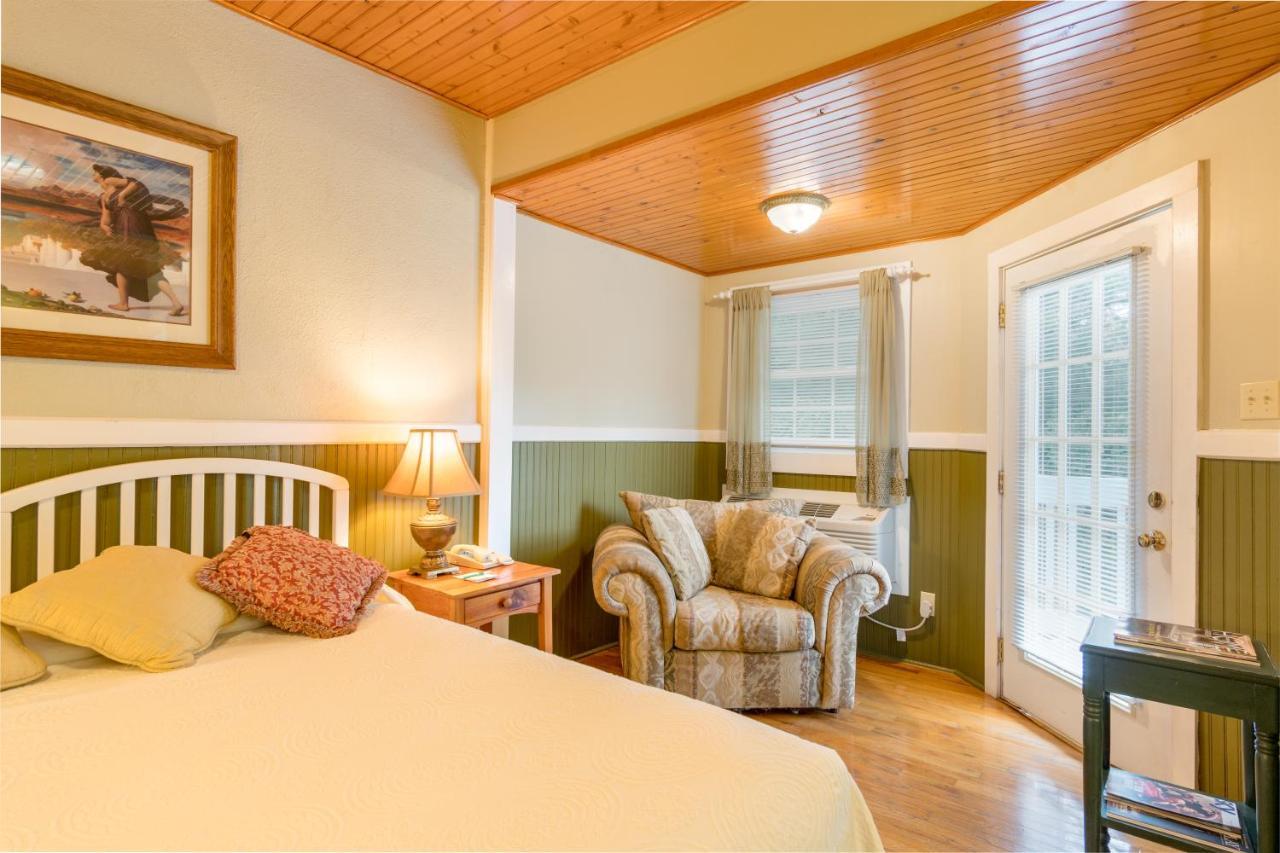 Highland Lake Inn&Resort - Flat Rock Eksteriør bilde