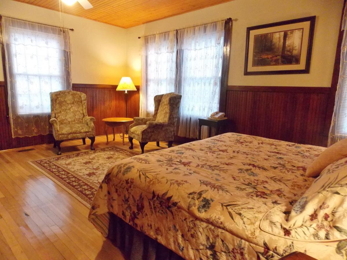 Highland Lake Inn&Resort - Flat Rock Eksteriør bilde
