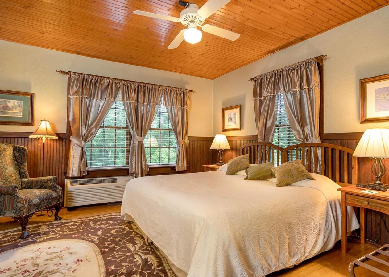 Highland Lake Inn&Resort - Flat Rock Eksteriør bilde